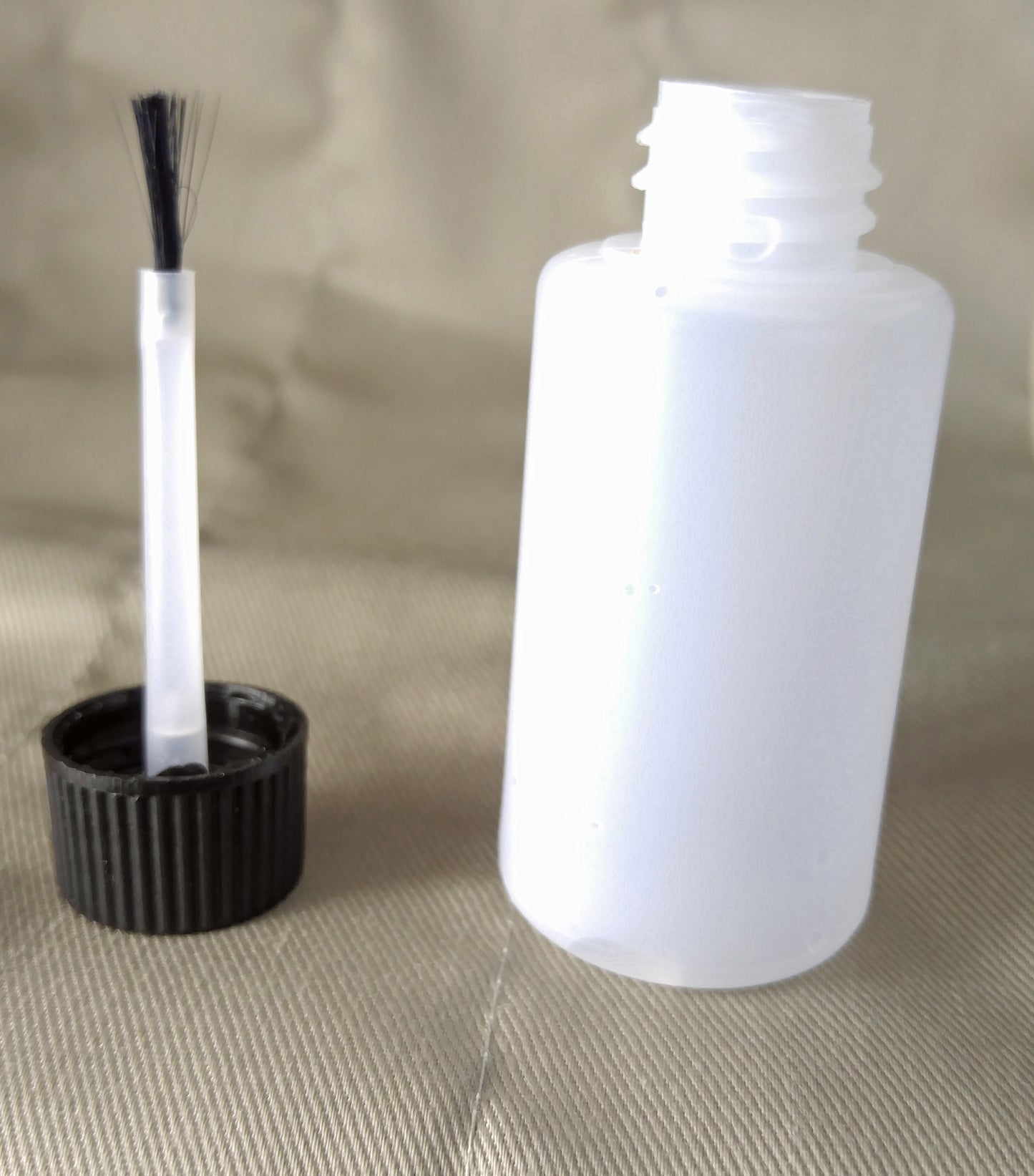 OLDE FLY SHOP COLOR PRESERVER & THREAD SEALANT WITH BRUSH IN CAP